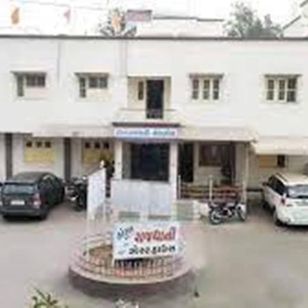 Hotel Rajdhani Halol Ngoại thất bức ảnh